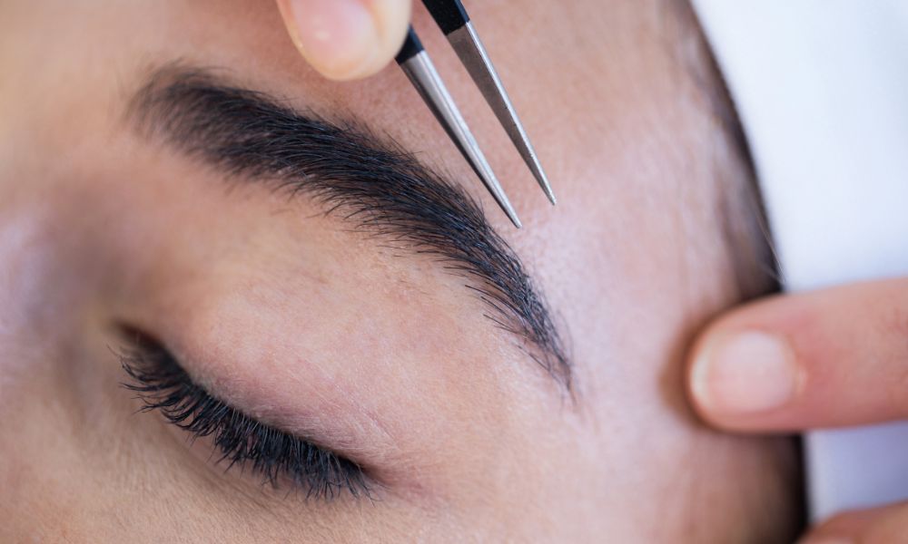 Brow shaping with Brow ArTt Arch & Tint