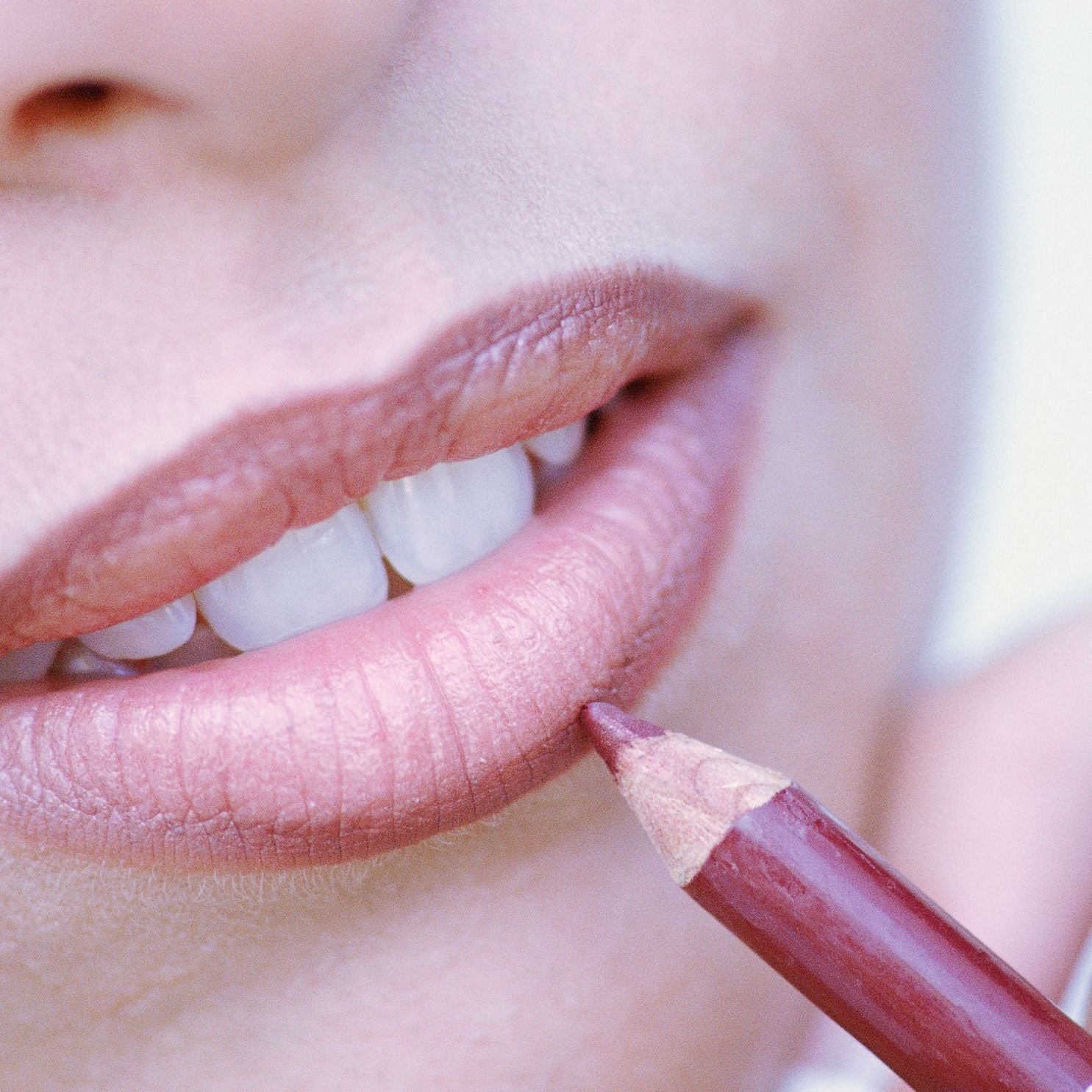 Zuzu Luxe Lip Liner - On Lips